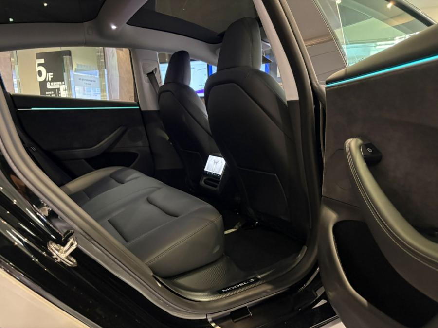 Model 3 Long Range AWD - Image 4
